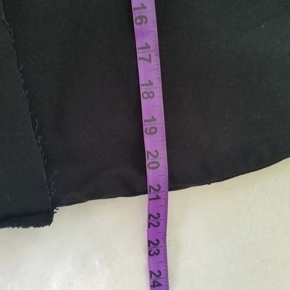 Levi's 550 Black Cut Off‎ Shorts - Picture 5 of 6